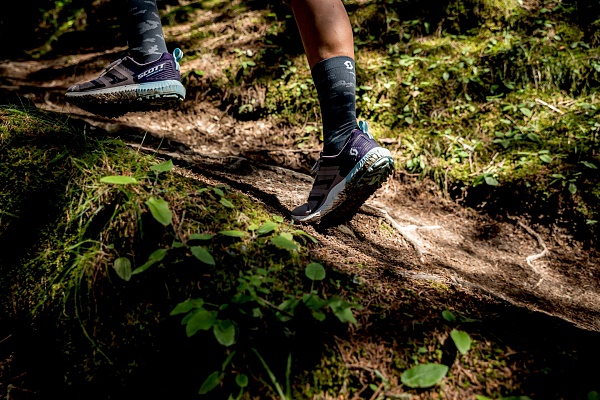 ueberall-bergsport-scott-running-shoe-2021